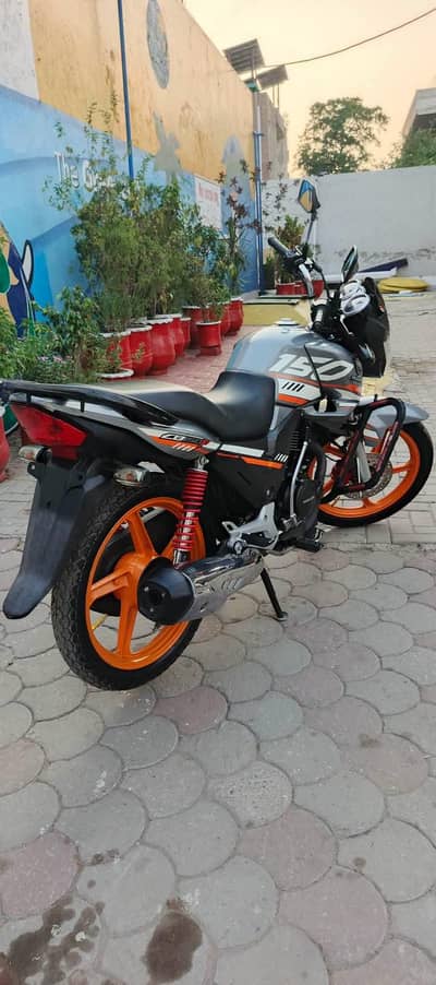 Honda CB 150 F