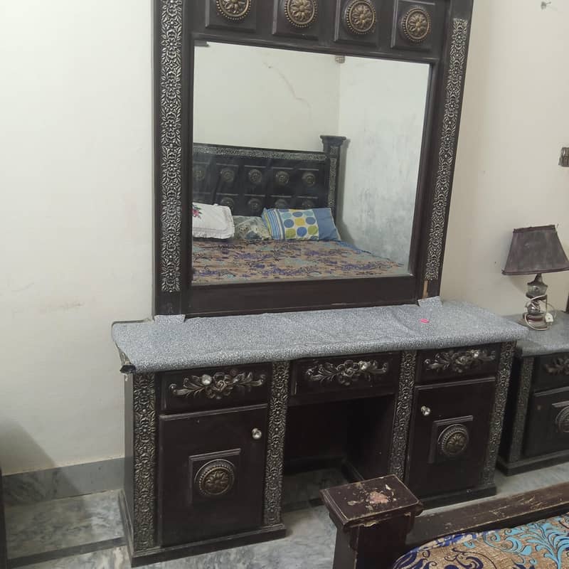 Dressing Table 4