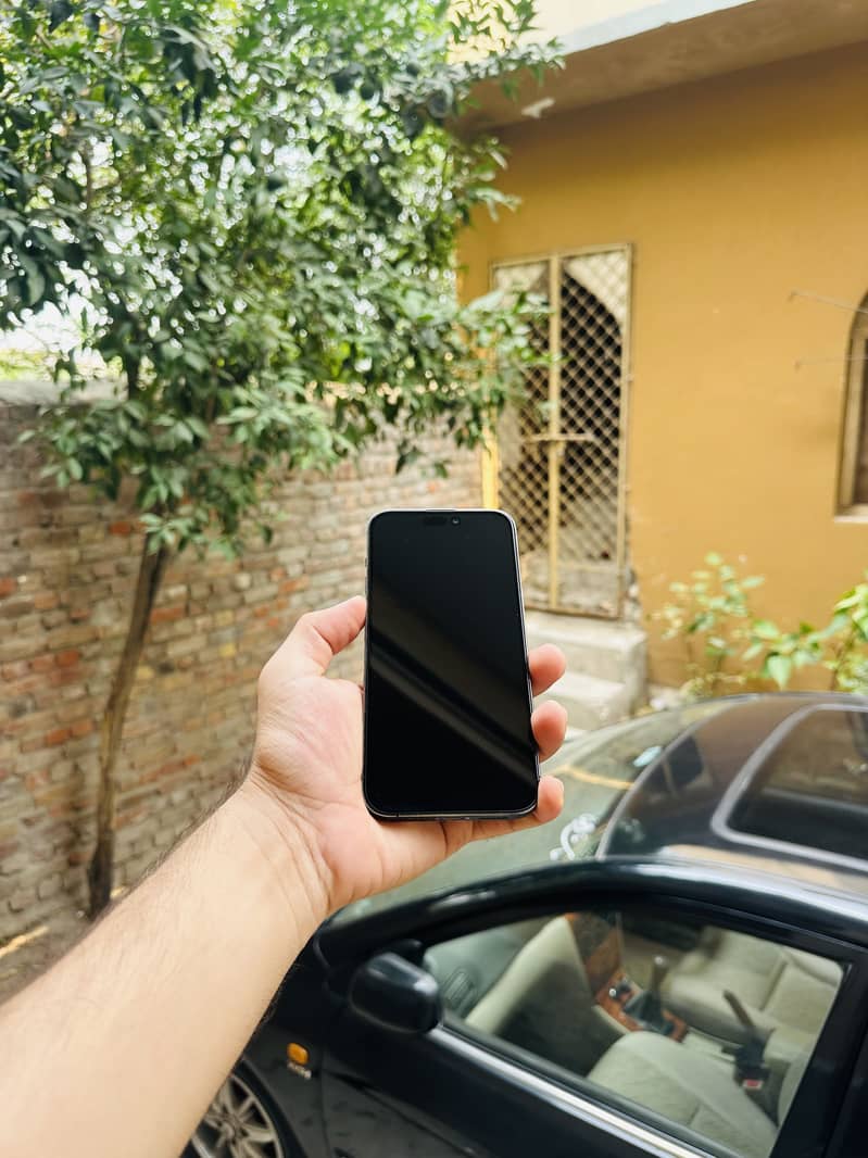 Apple iPhone 14 Pro Max 1