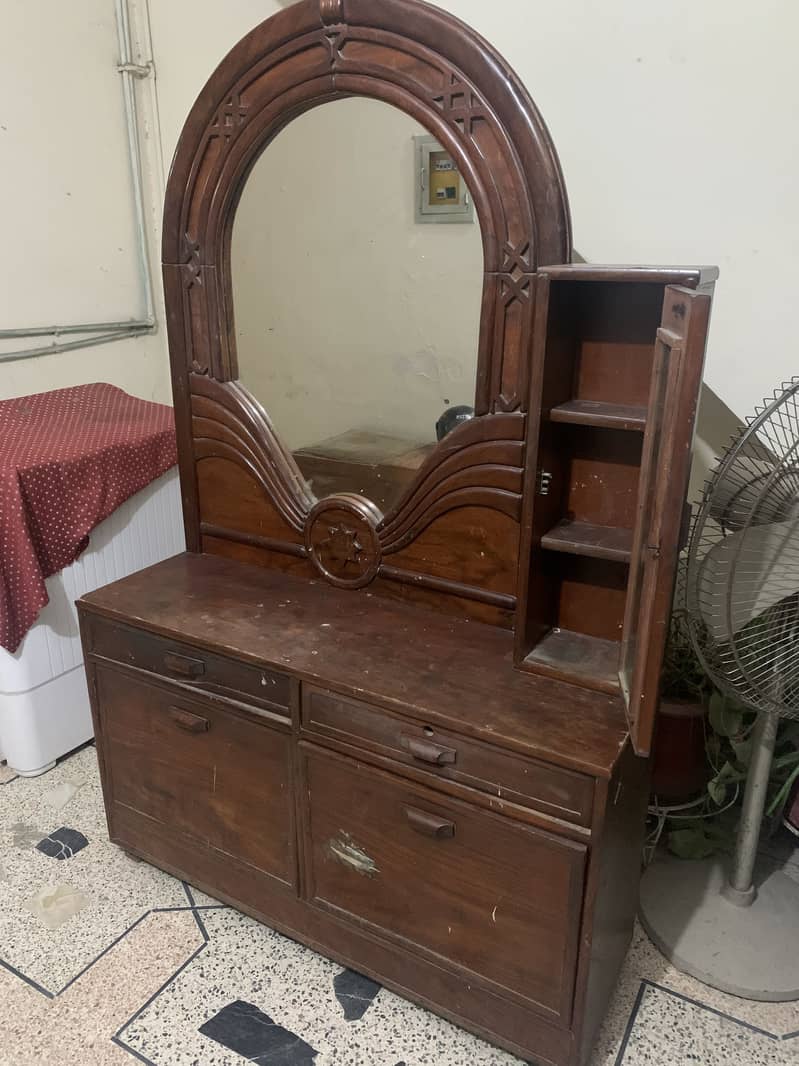 Dressing table 0