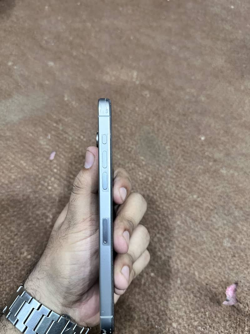 Apple iPhone 15 Pro Max 0