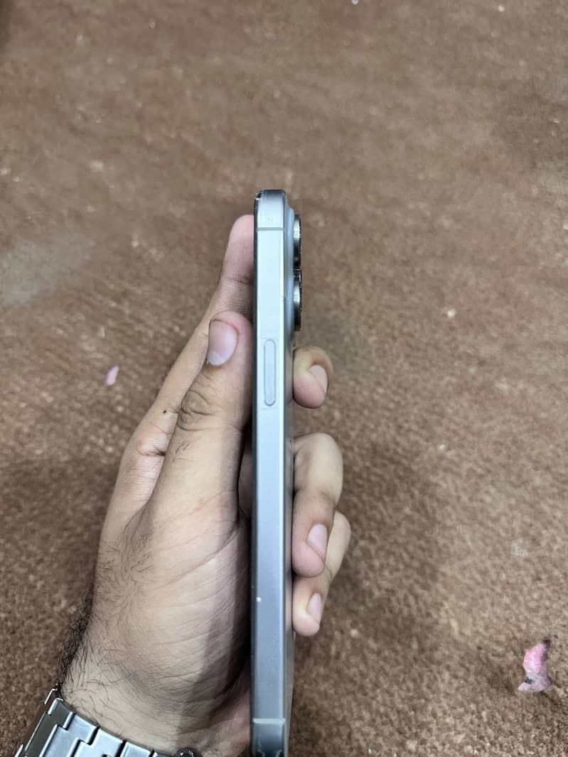 Apple iPhone 15 Pro Max 1