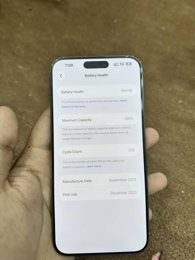 Apple iPhone 15 Pro Max 2