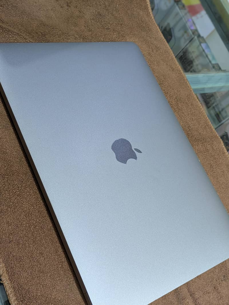 MacBook pro 2017 8