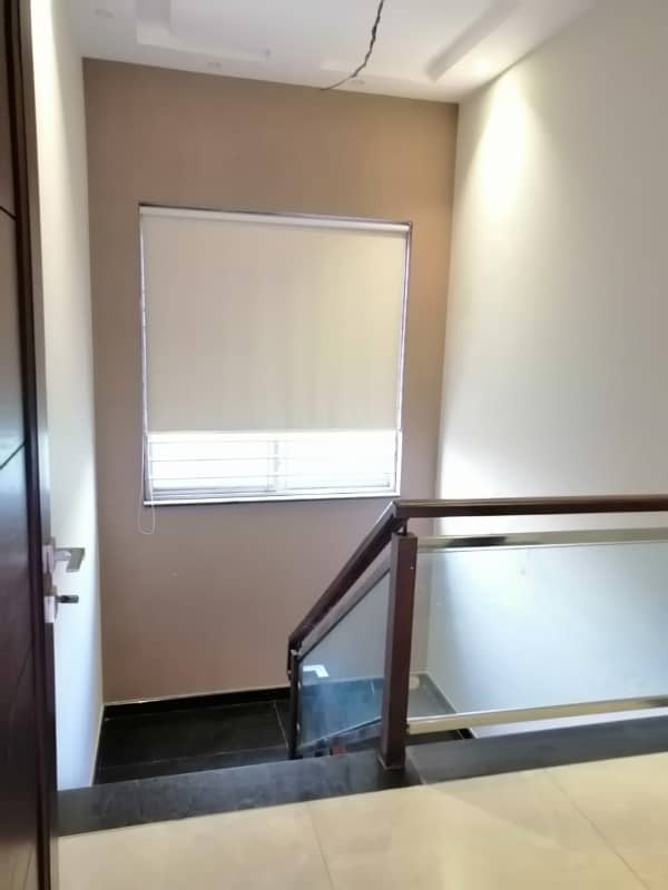 1 Kanal Upper Portion Separate Gate 3