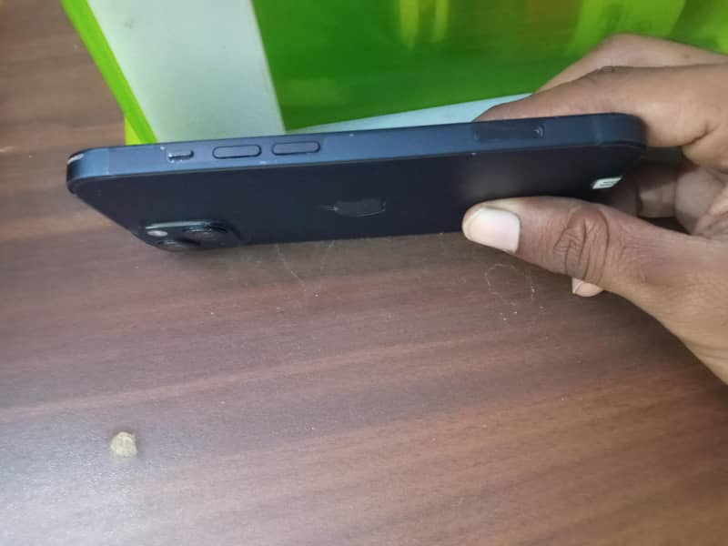Apple iPhone 13 4