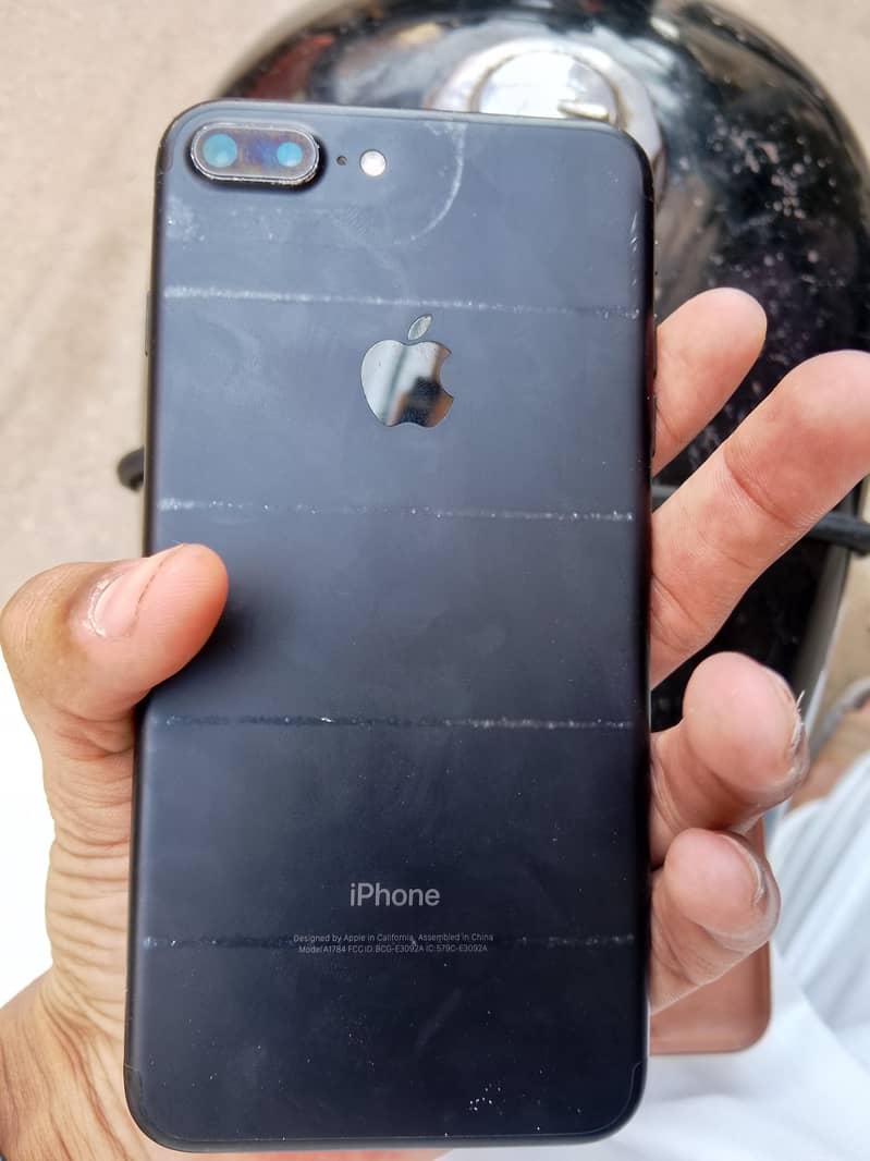 Apple iPhone 7 Plus 1