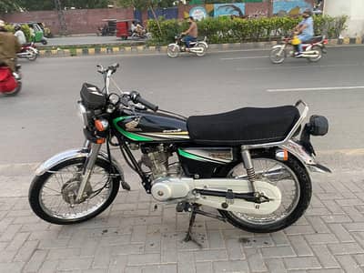 honda 125 black clr geniune 85%