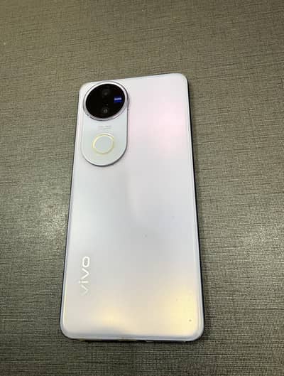 Vivo V50