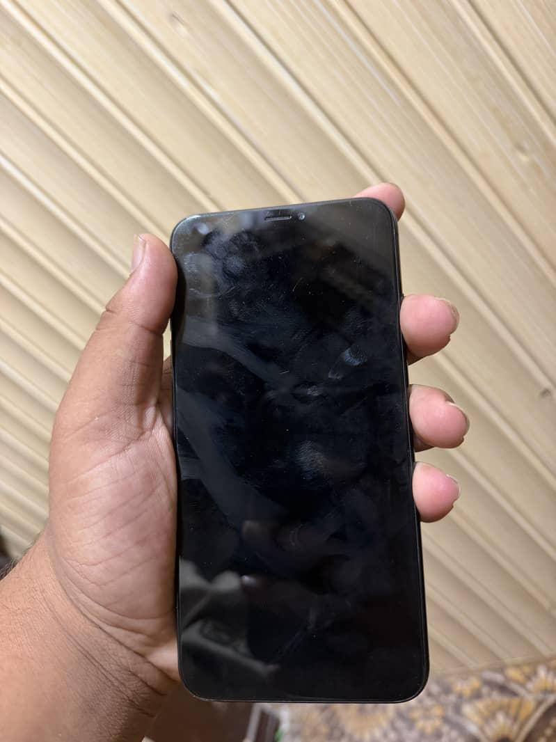 Apple iPhone XS Max 3
