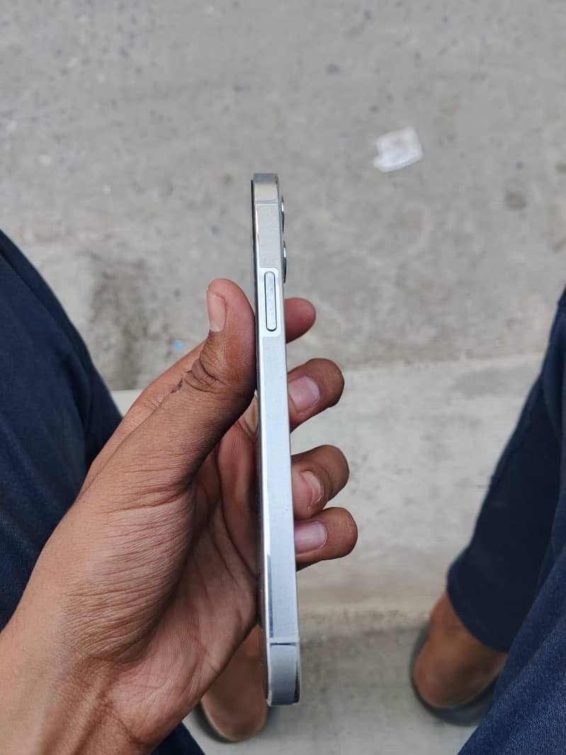 Apple iPhone 12 Pro 4