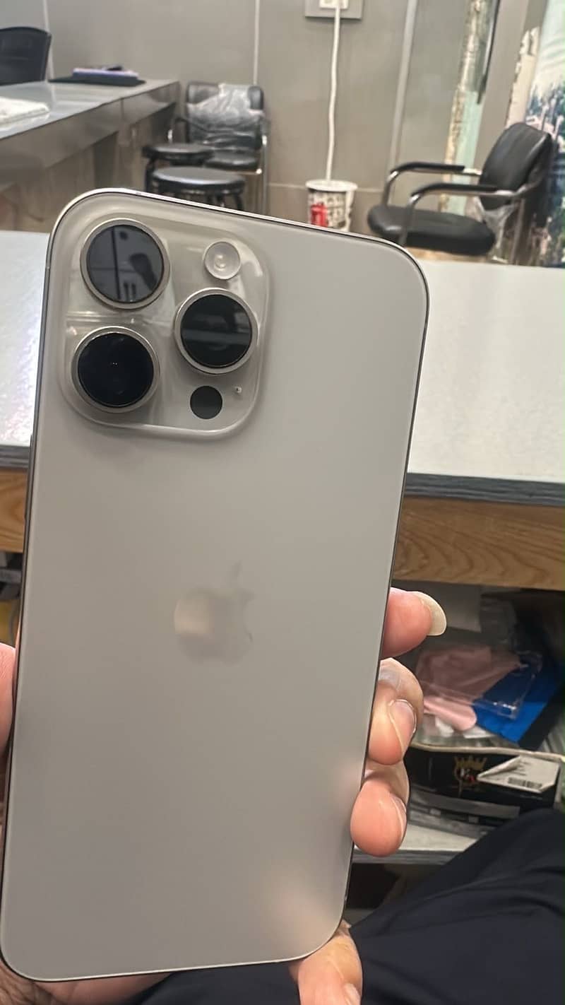 Apple iPhone 16 Pro Max 0