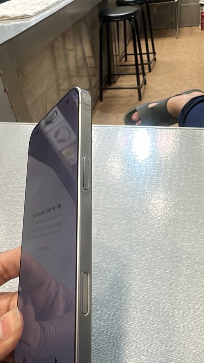 Apple iPhone 16 Pro Max 2