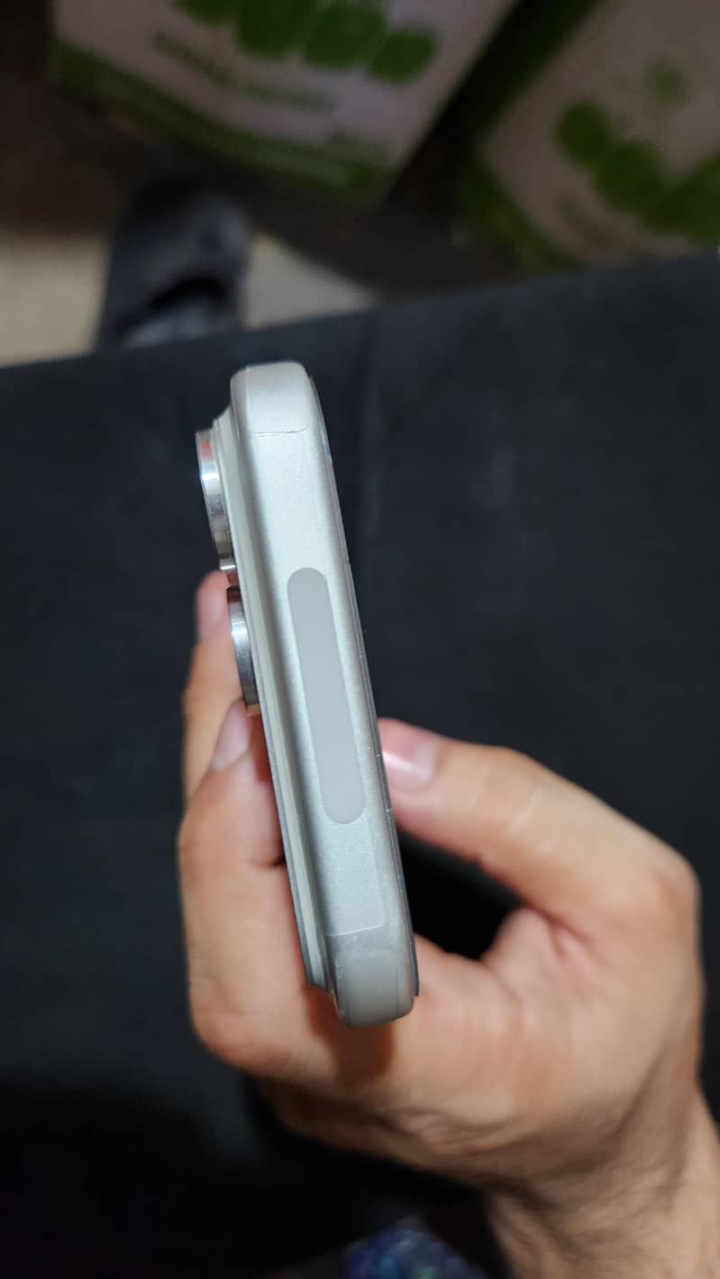 Apple iPhone 17 Pro Max 2