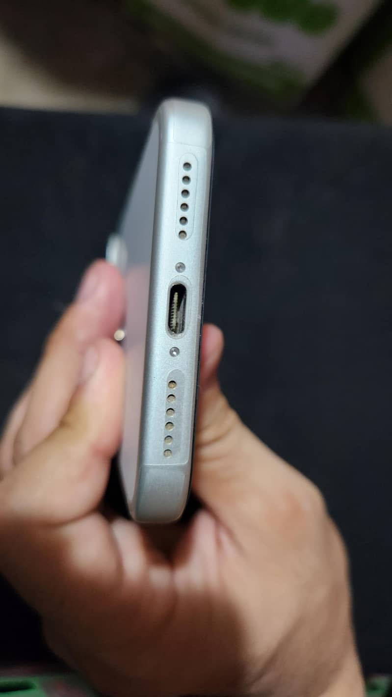 Apple iPhone 17 Pro Max 4