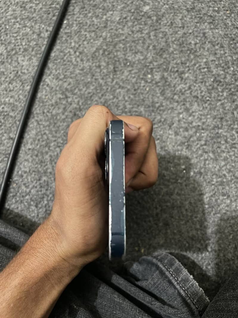 Apple iPhone 13 2