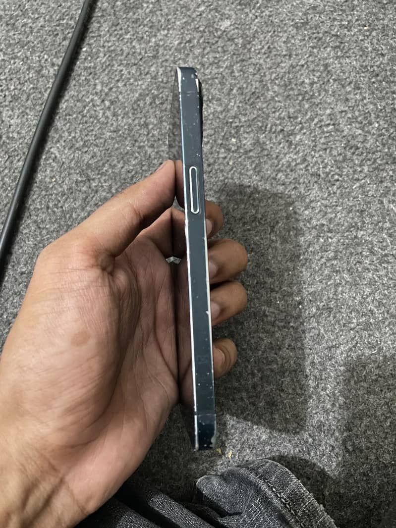 Apple iPhone 13 3