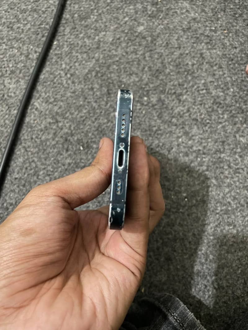 Apple iPhone 13 6