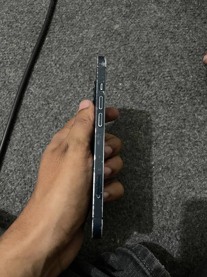 Apple iPhone 13 7