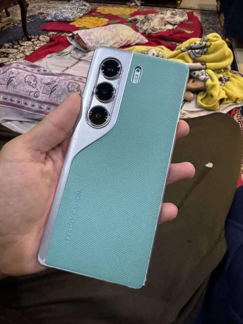 Tecno CAMON 40 Pro 0