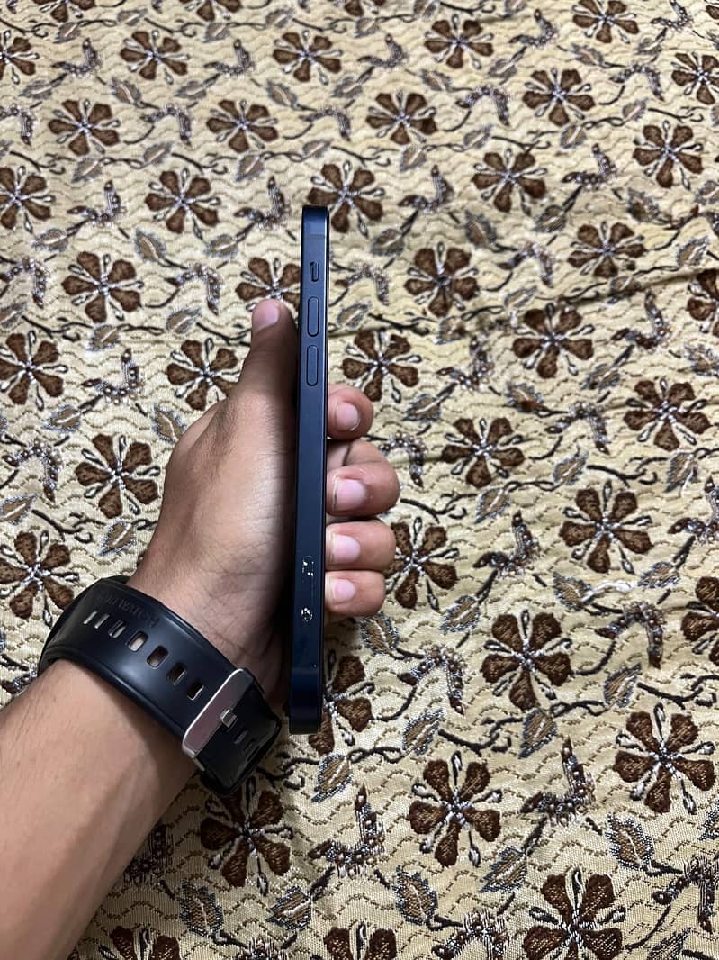 Apple iPhone 12 2