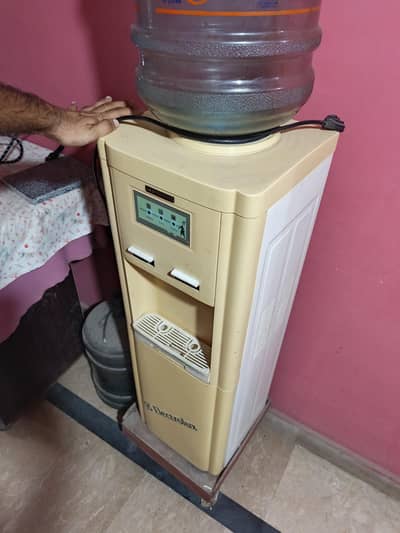 Electrolux Water Dispenser with Mini Fridge for Sale