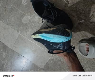 Basketball shoes feom PEAK brand premium shoes running