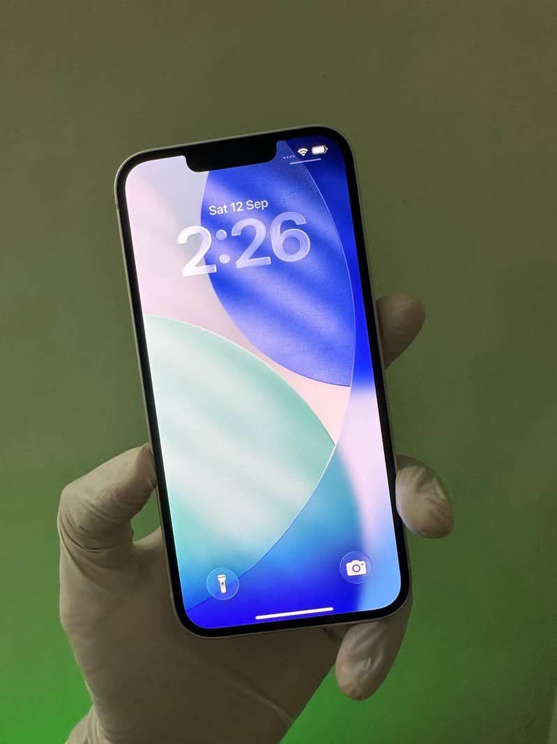 Apple iPhone 13 2