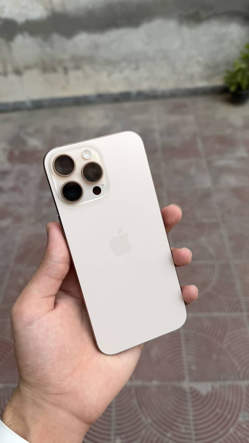 Apple iPhone 16 Pro Max 8