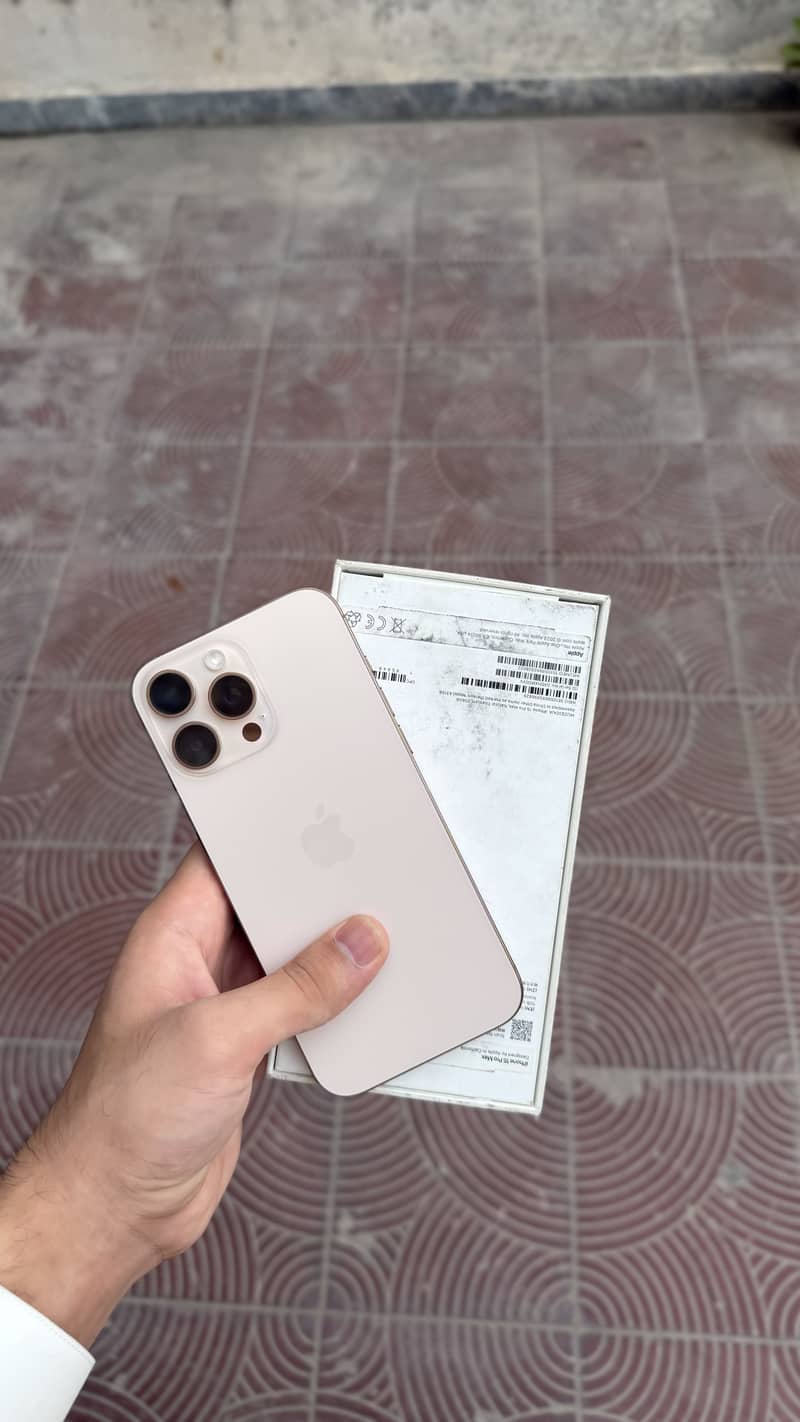 Apple iPhone 16 Pro Max 9