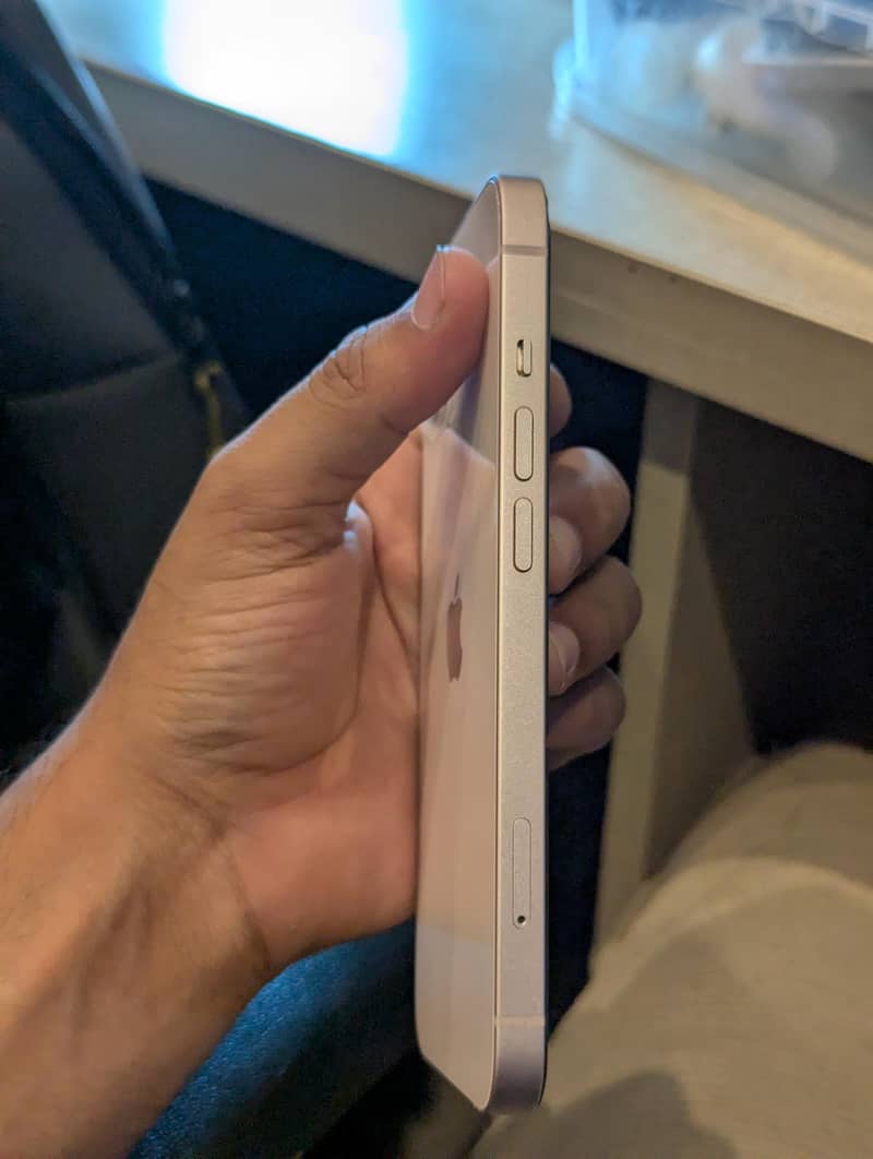 Apple iPhone 13 0