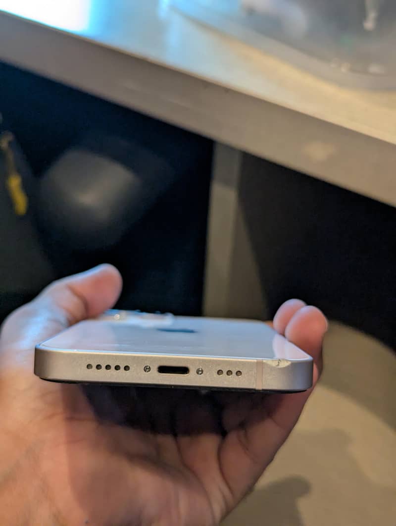 Apple iPhone 13 2