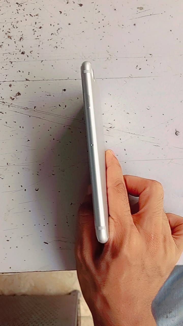 Apple iPhone 7 1