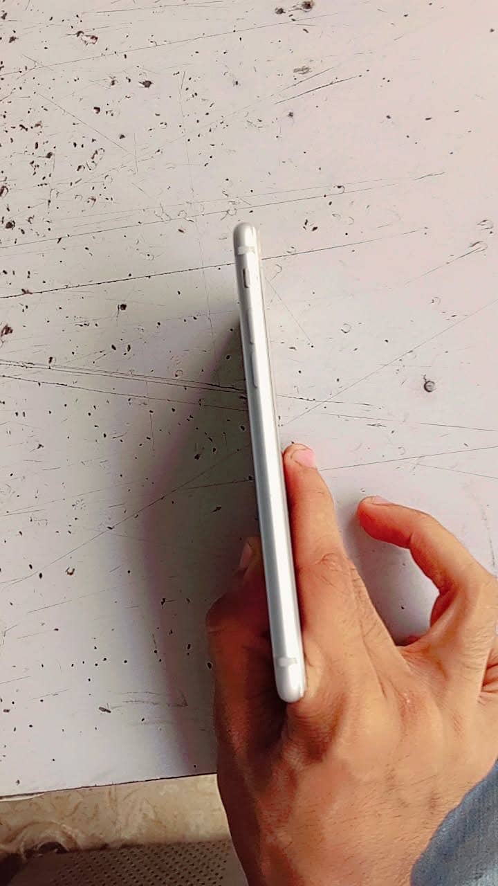 Apple iPhone 7 3