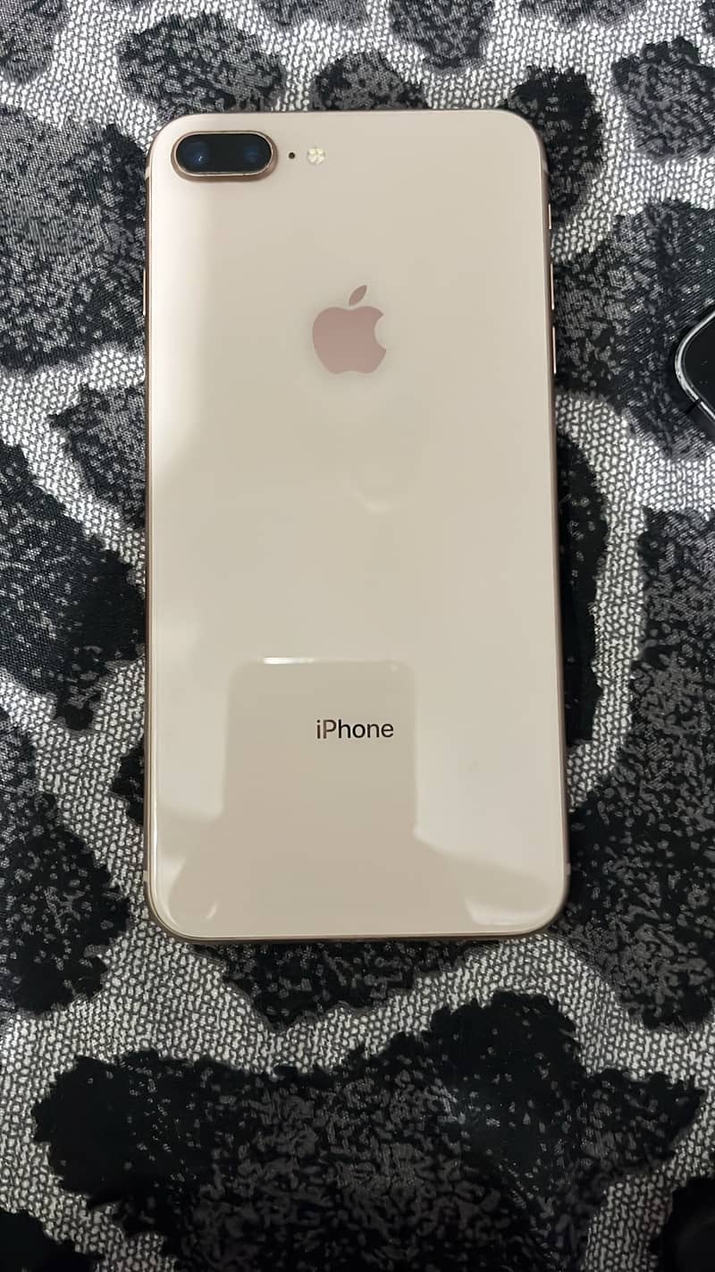 Apple iPhone 8 Plus 3