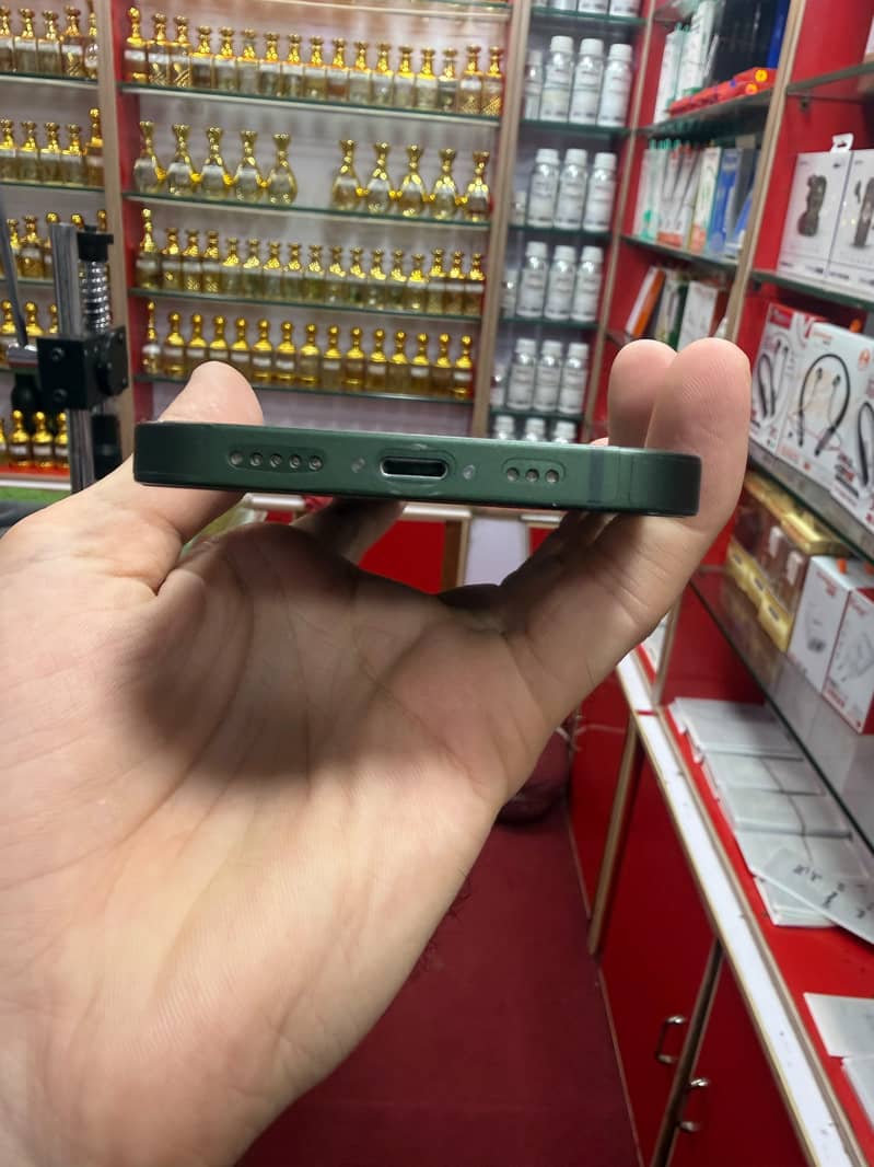 Apple iPhone 13 1