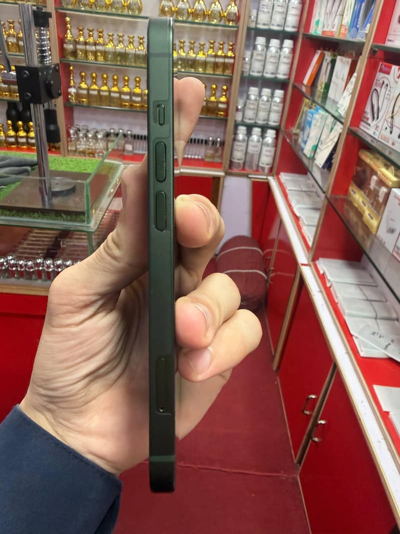 Apple iPhone 13 2
