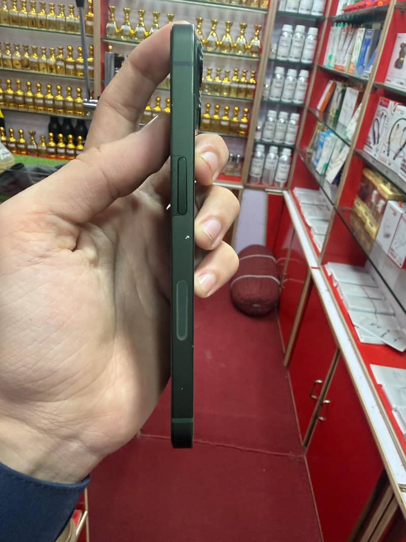Apple iPhone 13 6