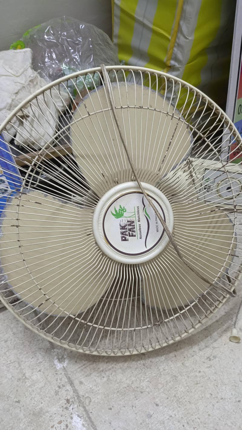 bracket fan 1