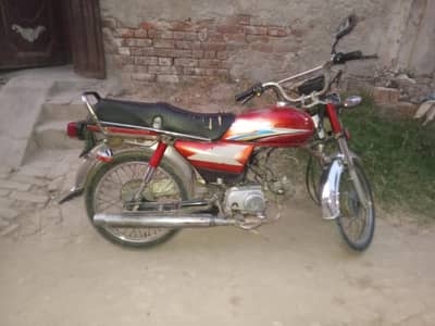 chalne ma bahtreen 2010 model ha or no 2013 ka lagha ha