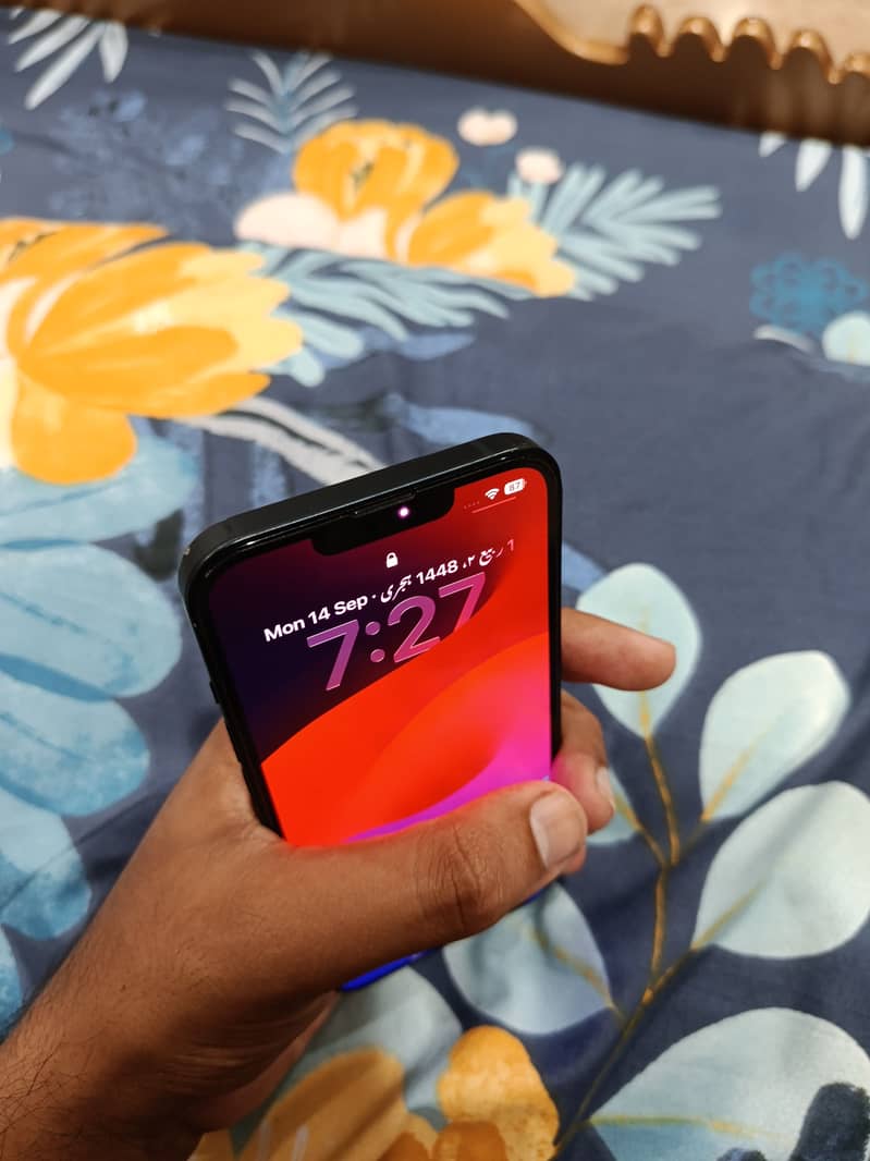 iPhone 13 JV 5