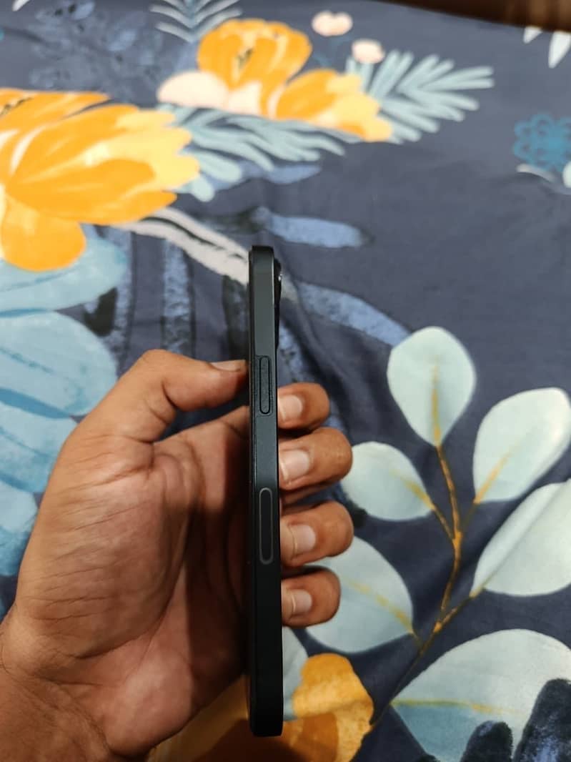 iPhone 13 JV 6