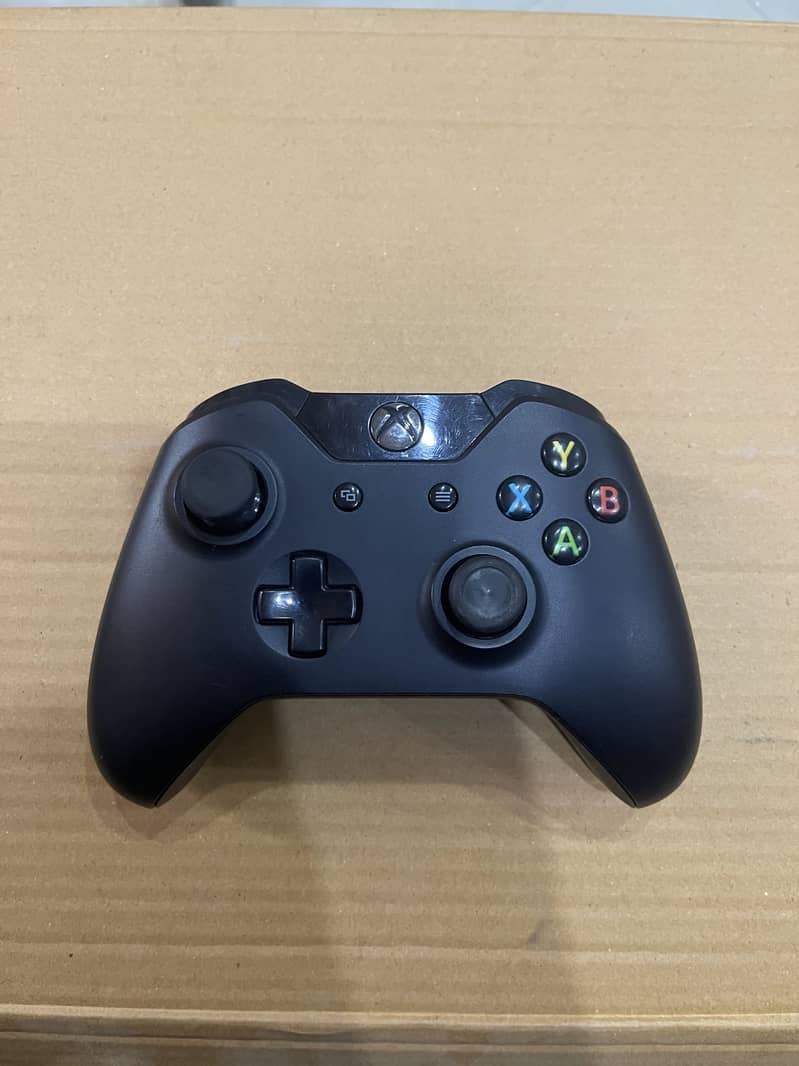 X Box One 500GB (2 controller) 2