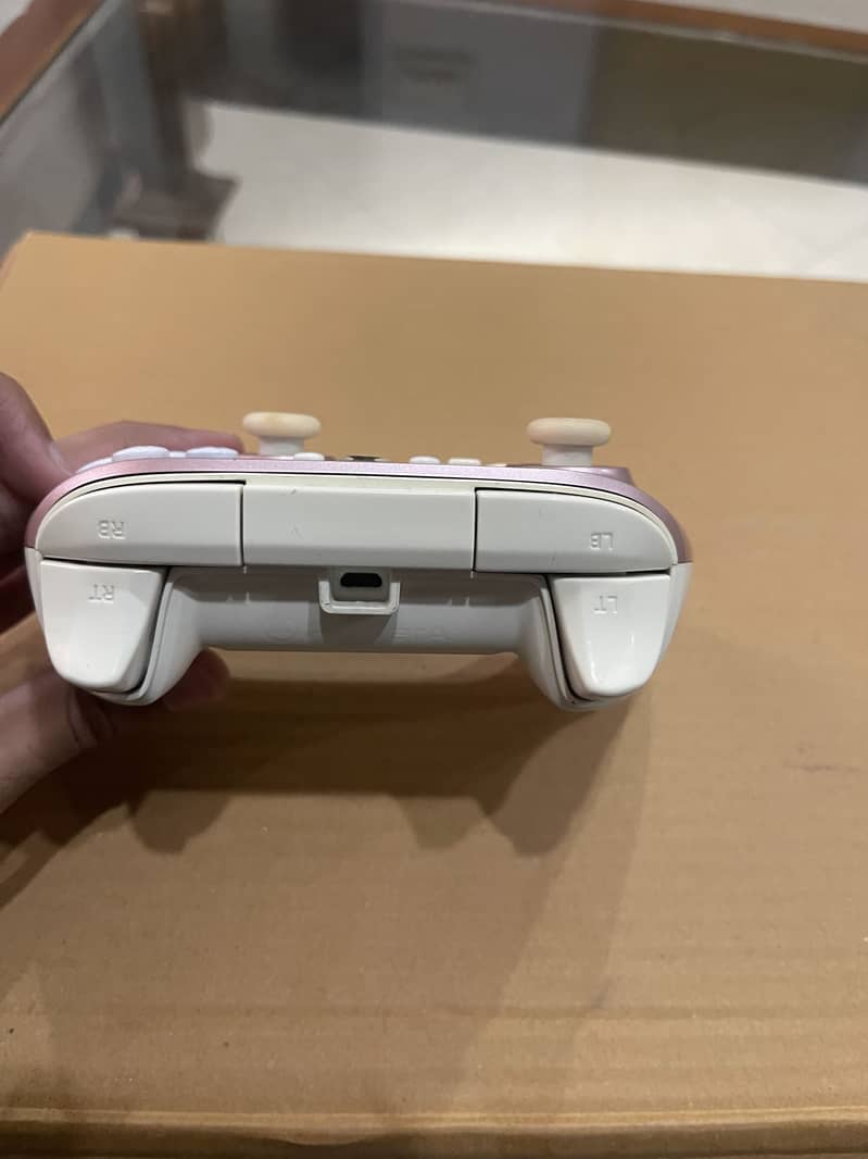X Box One 500GB (2 controller) 10