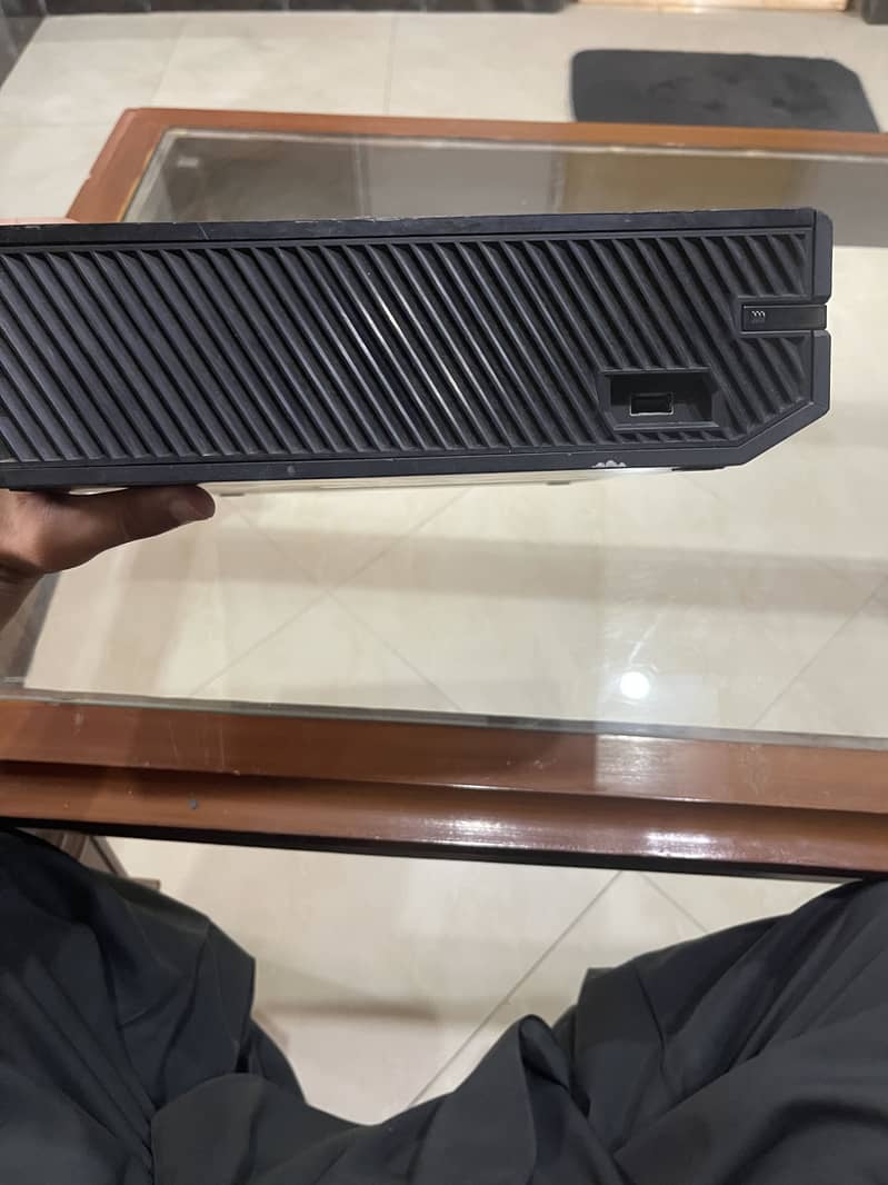 X Box One 500GB (2 controller) 15