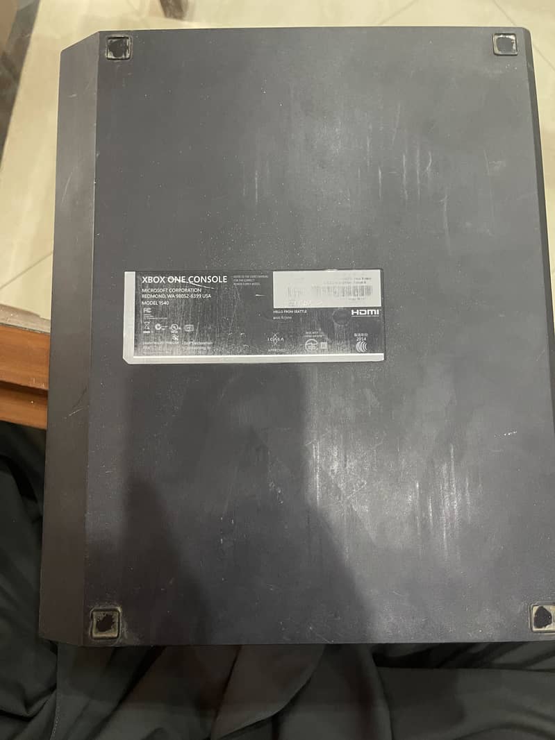 X Box One 500GB (2 controller) 16