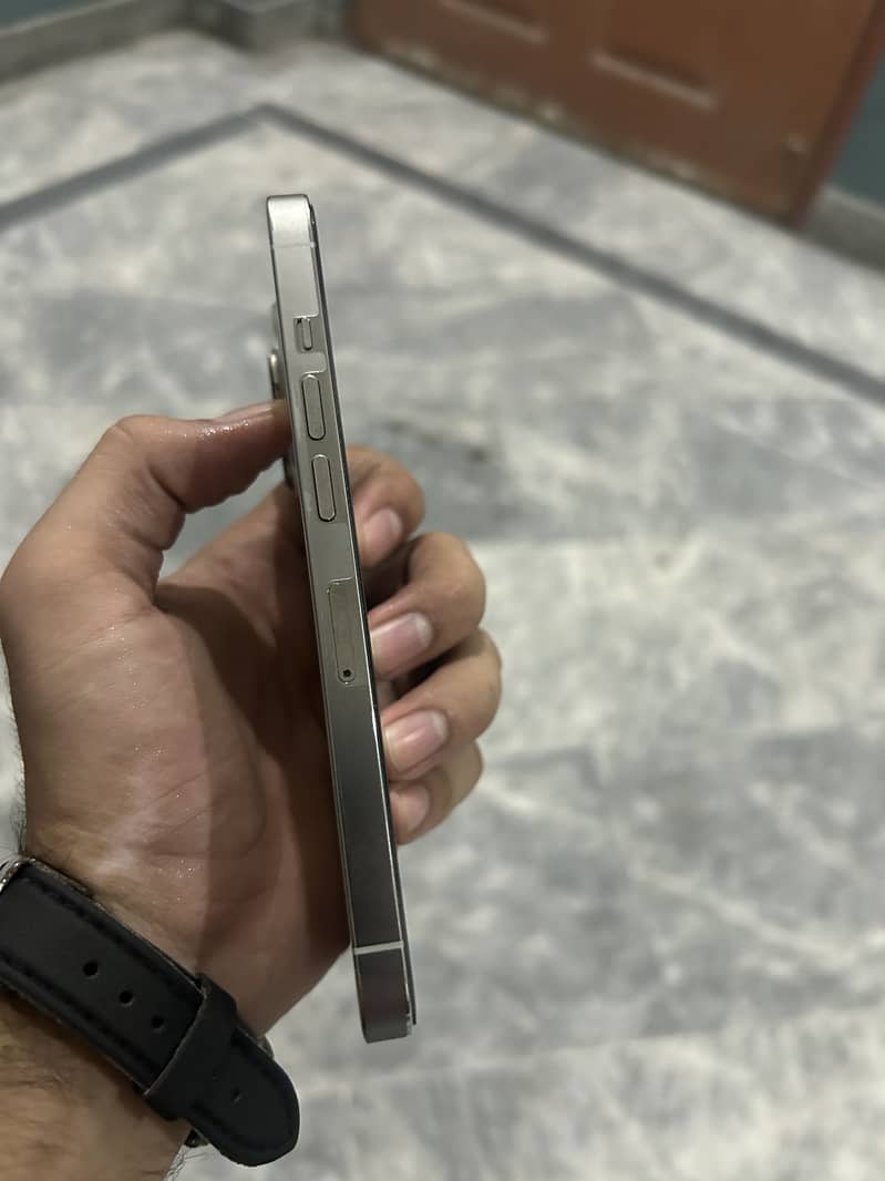 Apple iPhone 13 Pro 2