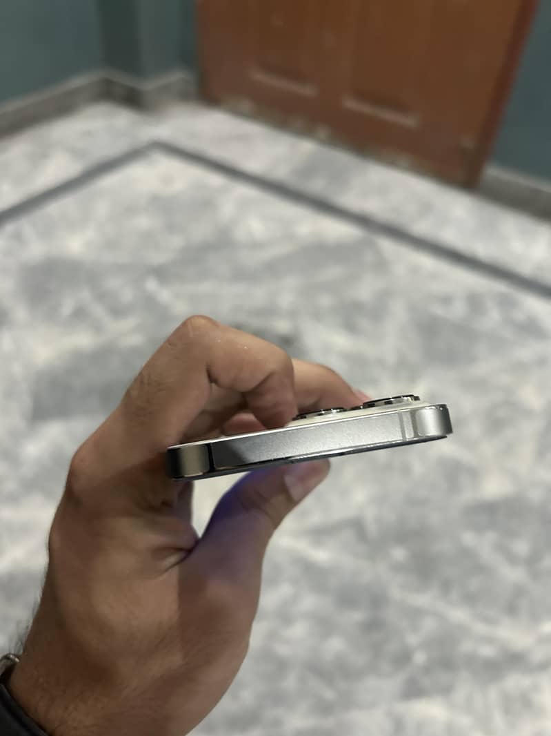 Apple iPhone 13 Pro 4