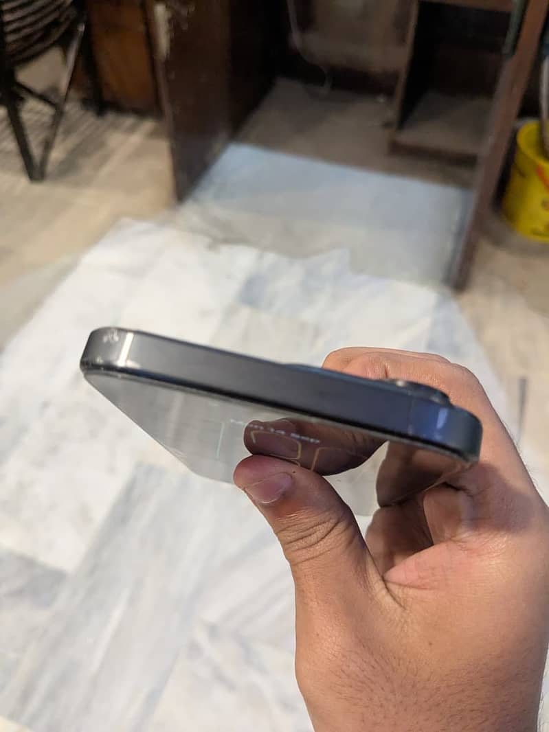 Apple iPhone 15 Pro Max 2