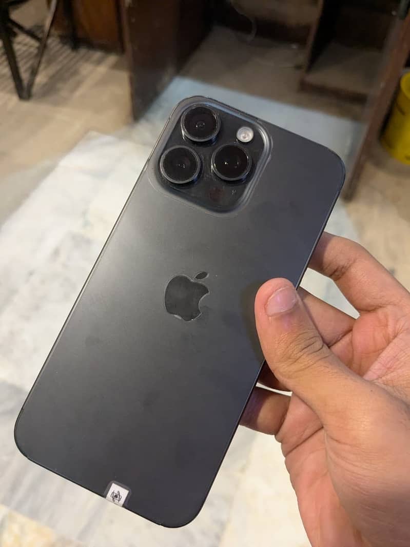 Apple iPhone 15 Pro Max 5